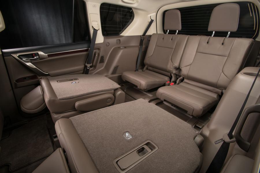 Интерьер Lexus GX460 Sport Design Package 2017 года  (фото 3 из 17)